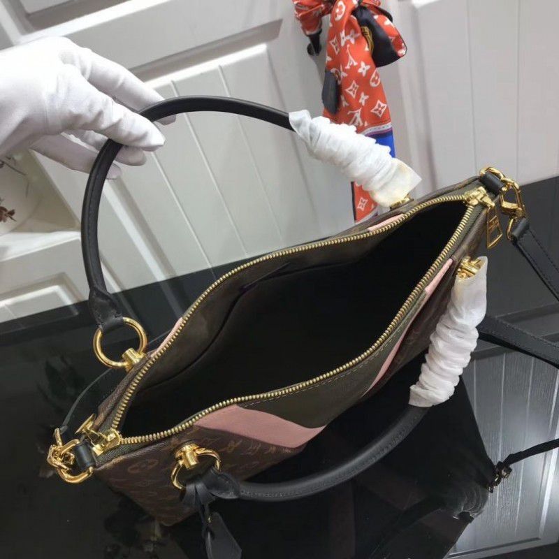 V Tote MM Handbag M44798