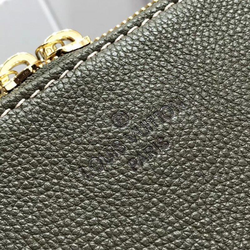 V Tote MM Handbag M44798