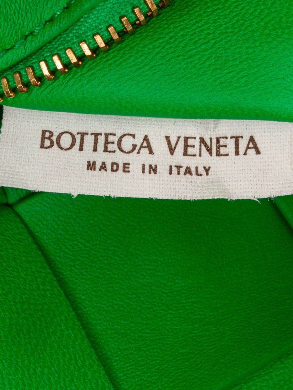 Bo*te*ga ve*ne*ta intrecciato cassette shoulder bag